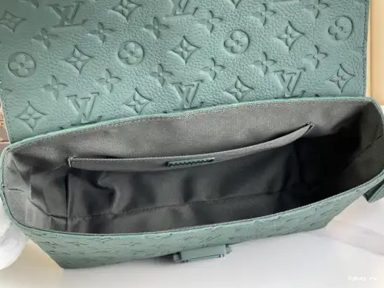 S-Cape LOUIS Messenger-28*16*10cm VUITTON 0619